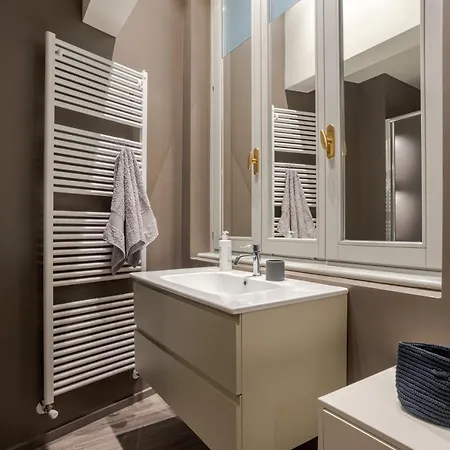 Broletto - By Myhomeincomo