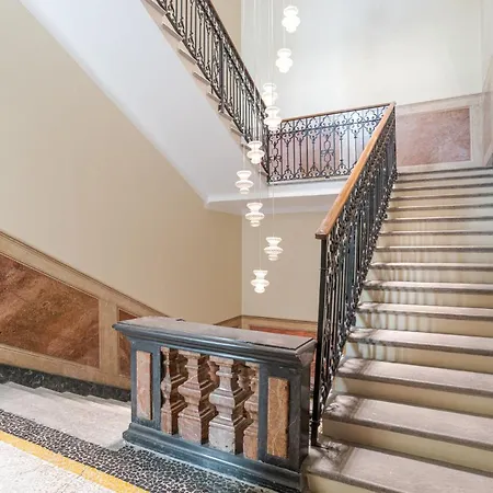 Broletto - By Myhomeincomo * كومو