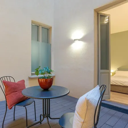 Broletto - By Myhomeincomo شقة