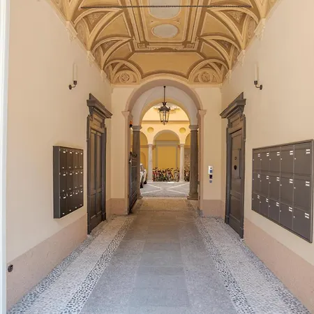 Broletto - By Myhomeincomo *