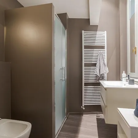 Broletto - By Myhomeincomo アパート *