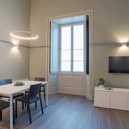 Broletto - By Myhomeincomo コモ